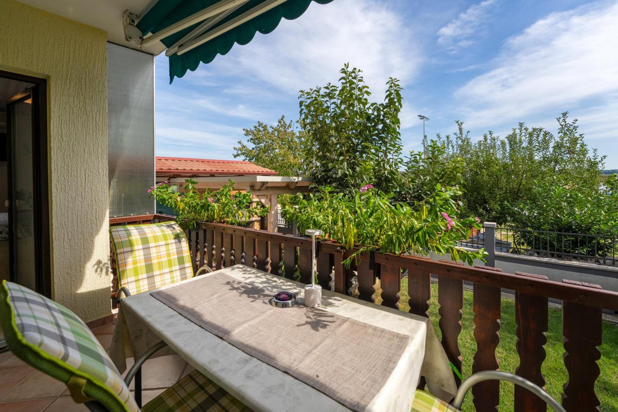 Funtana Apartments Budinjas Exterior photo